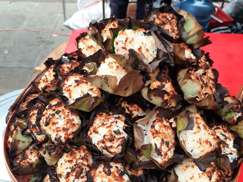 Berkas:Bika Bakar Khas Minang.jpg