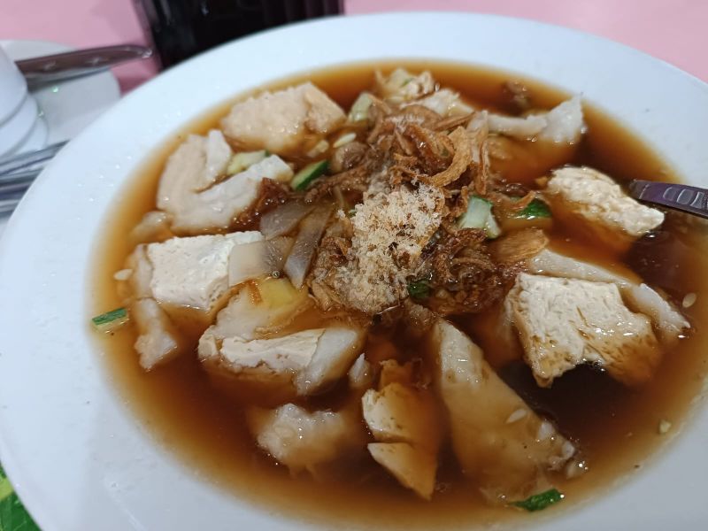 Berkas:Tekwan khas Sumater Selatan.jpg